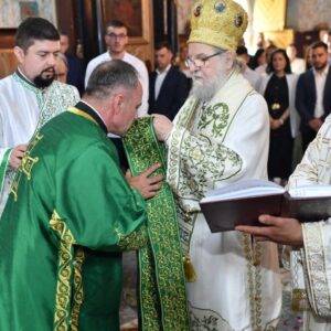 ДУХОВНЕ РАДОСТИ У ФРУШКОГОРСКОМ СЕЛУ МАРАДИКУ