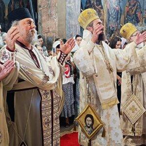 СВЕТА АРХИЈЕРЕЈСКА ЛИТУРГИЈА У МАНАСТИРУ КРУШЕДОЛУ