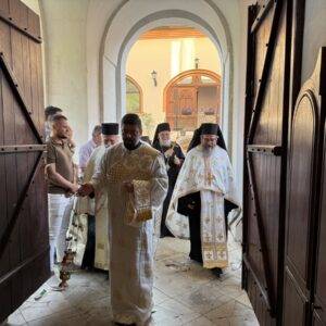 МИТРОПОЛИТ СРЕМСКИ ПРОСЛАВИО СВОЈУ КРСНУ СЛАВУ