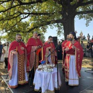 МОЛИТВЕНО СЕЋАЊЕ НА ЖРТВЕ  СРЕМСКОМИТРОВАЧКОГ ПОГРОМА