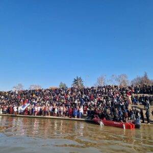 Богојављенско пливање за Часни крст у Сремској Митровици
